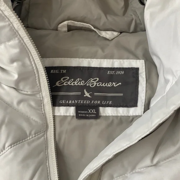 Eddie Bauer XXL Women's White Quilted Vest with Faux Fur Trim - Picture 2 of 12